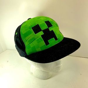 Mindcraft snap back hat. like new. Mens